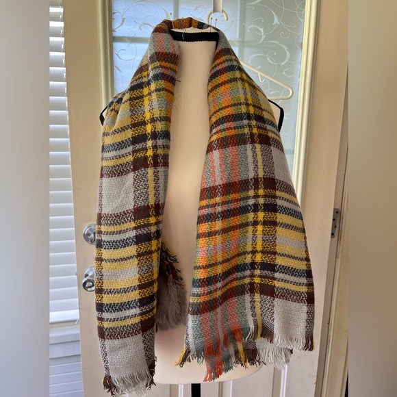 Apple Lane NWT scarf. No materials tag but loose soft weave. 46” wide, 52” long - Picture 6 of 8